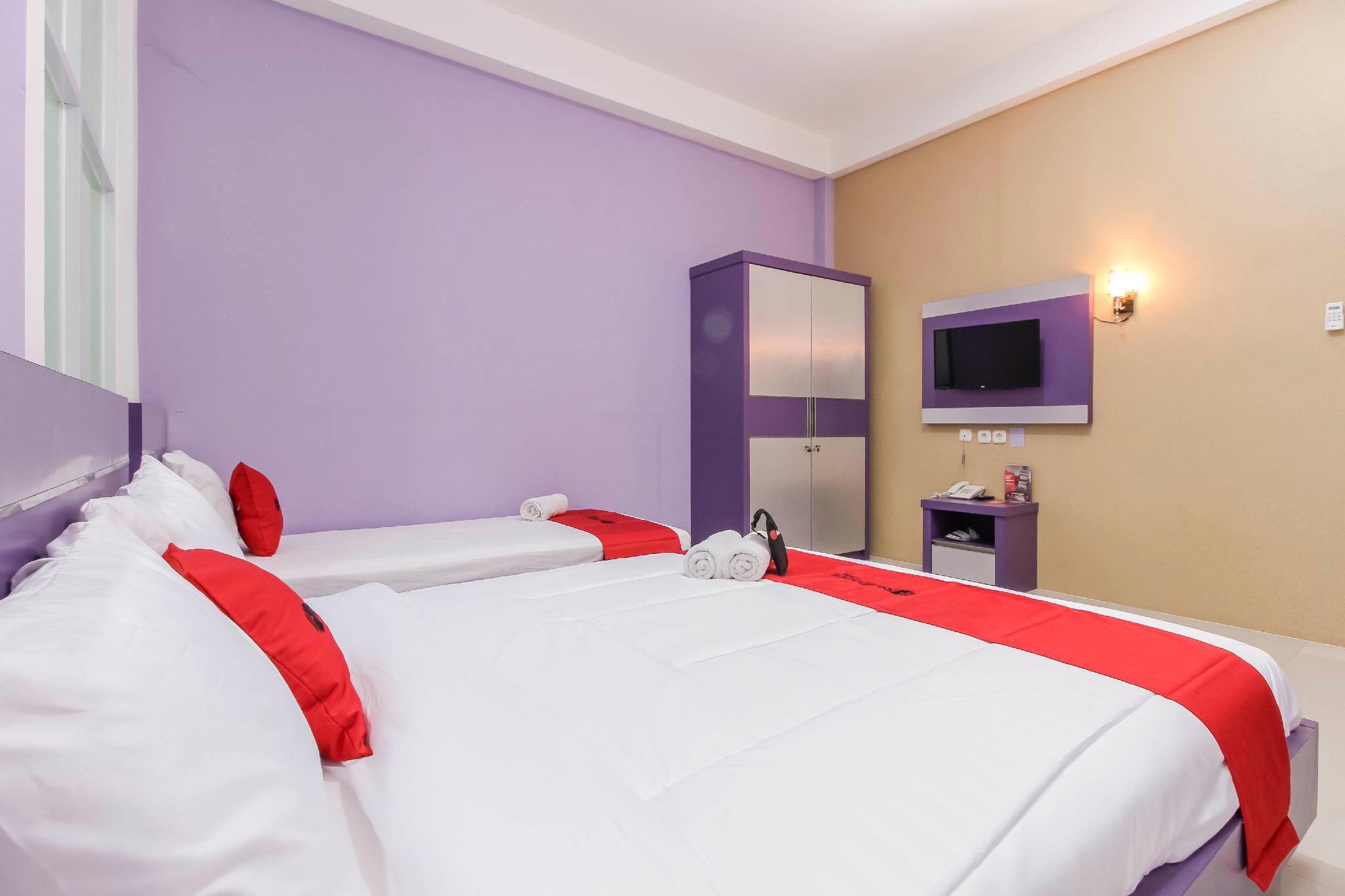 RedDoorz Plus near Stasiun Bekasi Exterior foto