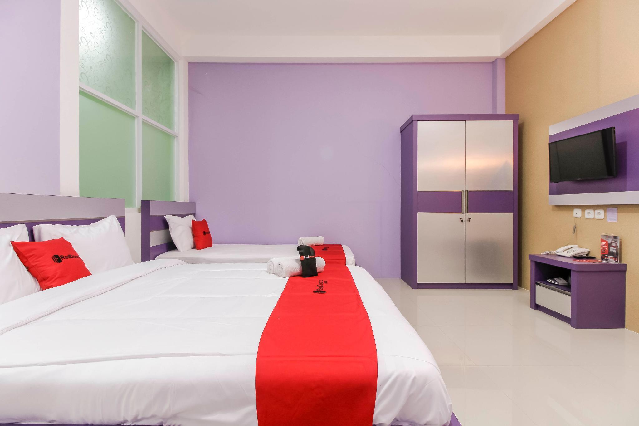 RedDoorz Plus near Stasiun Bekasi Exterior foto