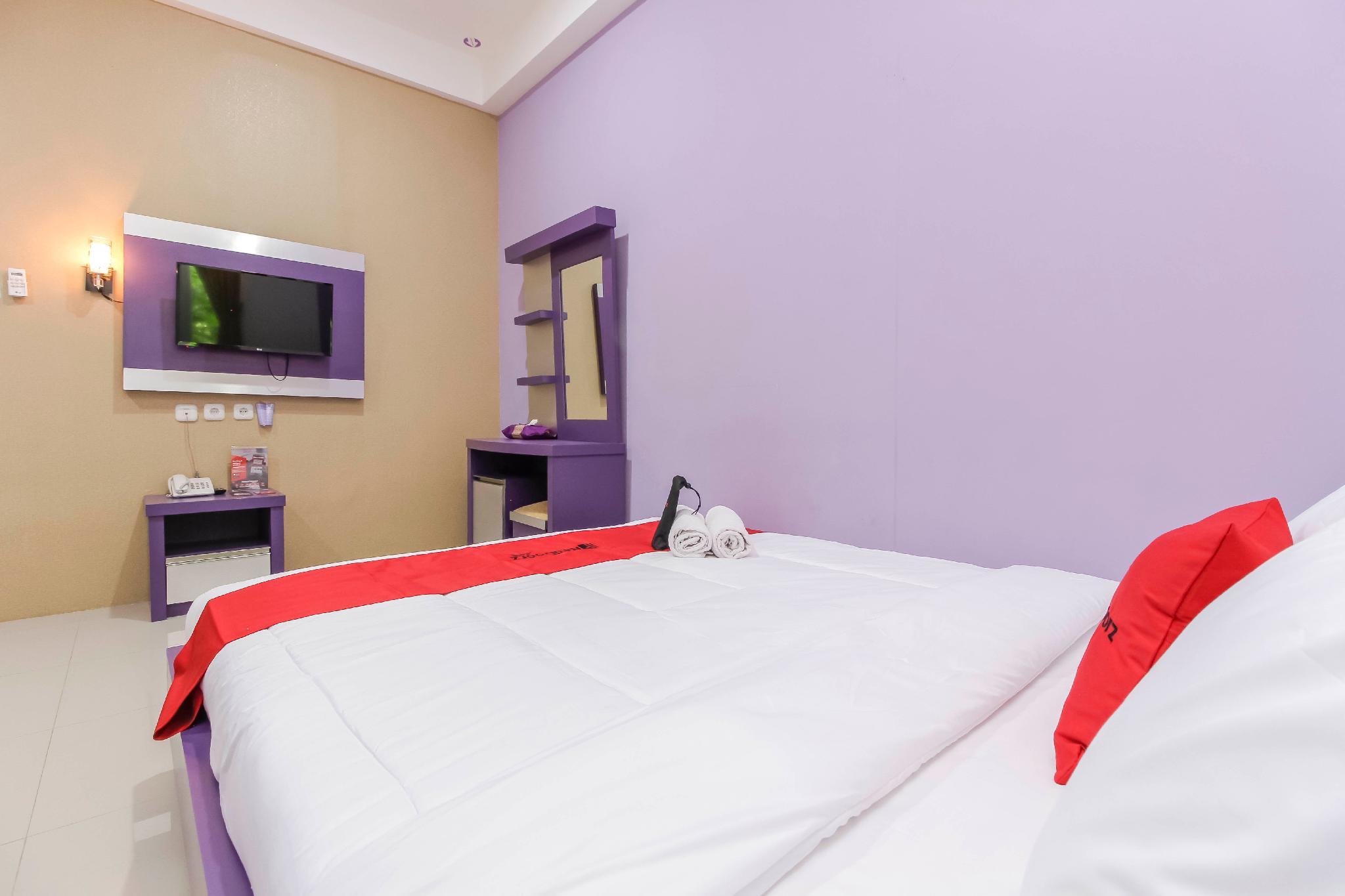 RedDoorz Plus near Stasiun Bekasi Exterior foto