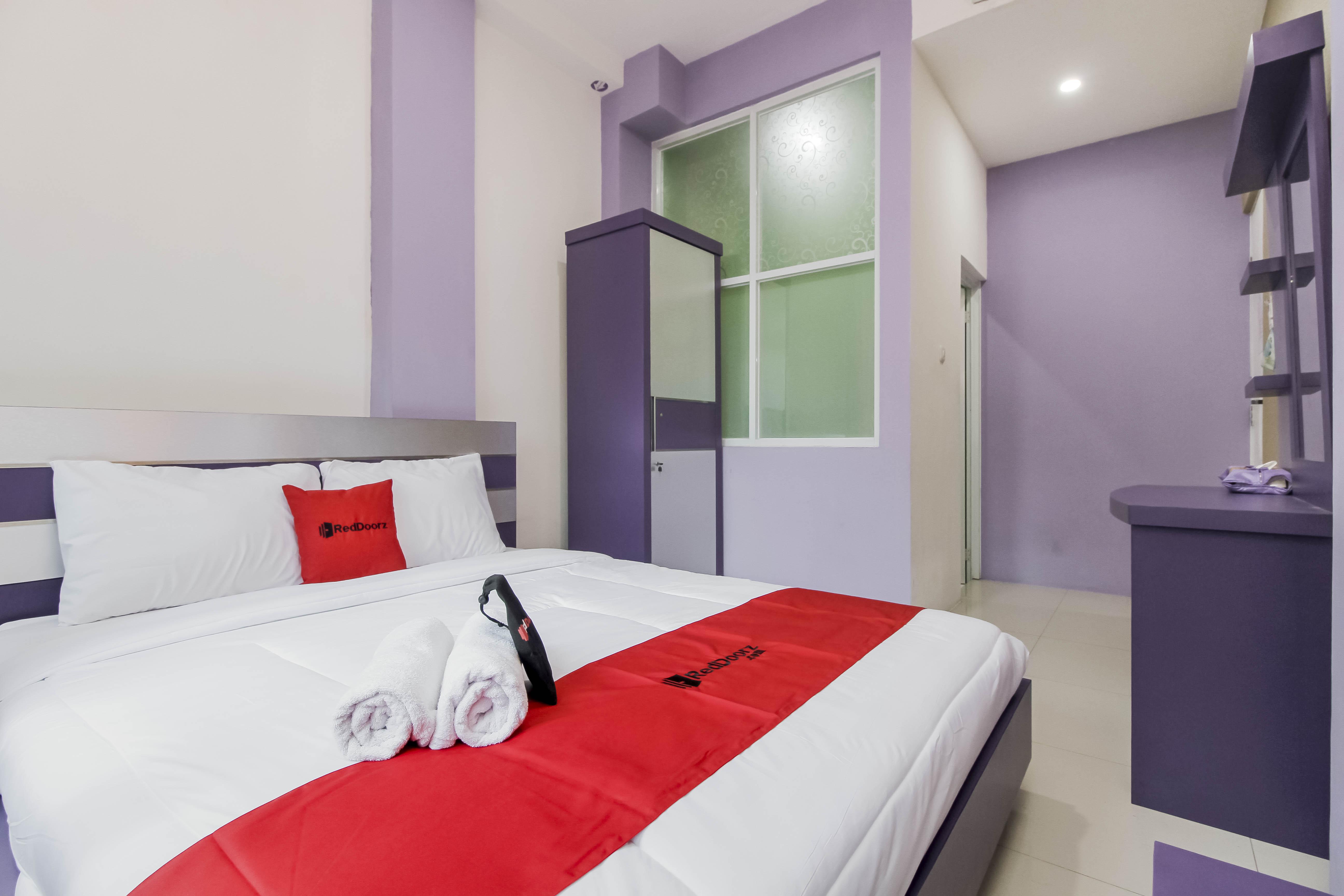 RedDoorz Plus near Stasiun Bekasi Exterior foto
