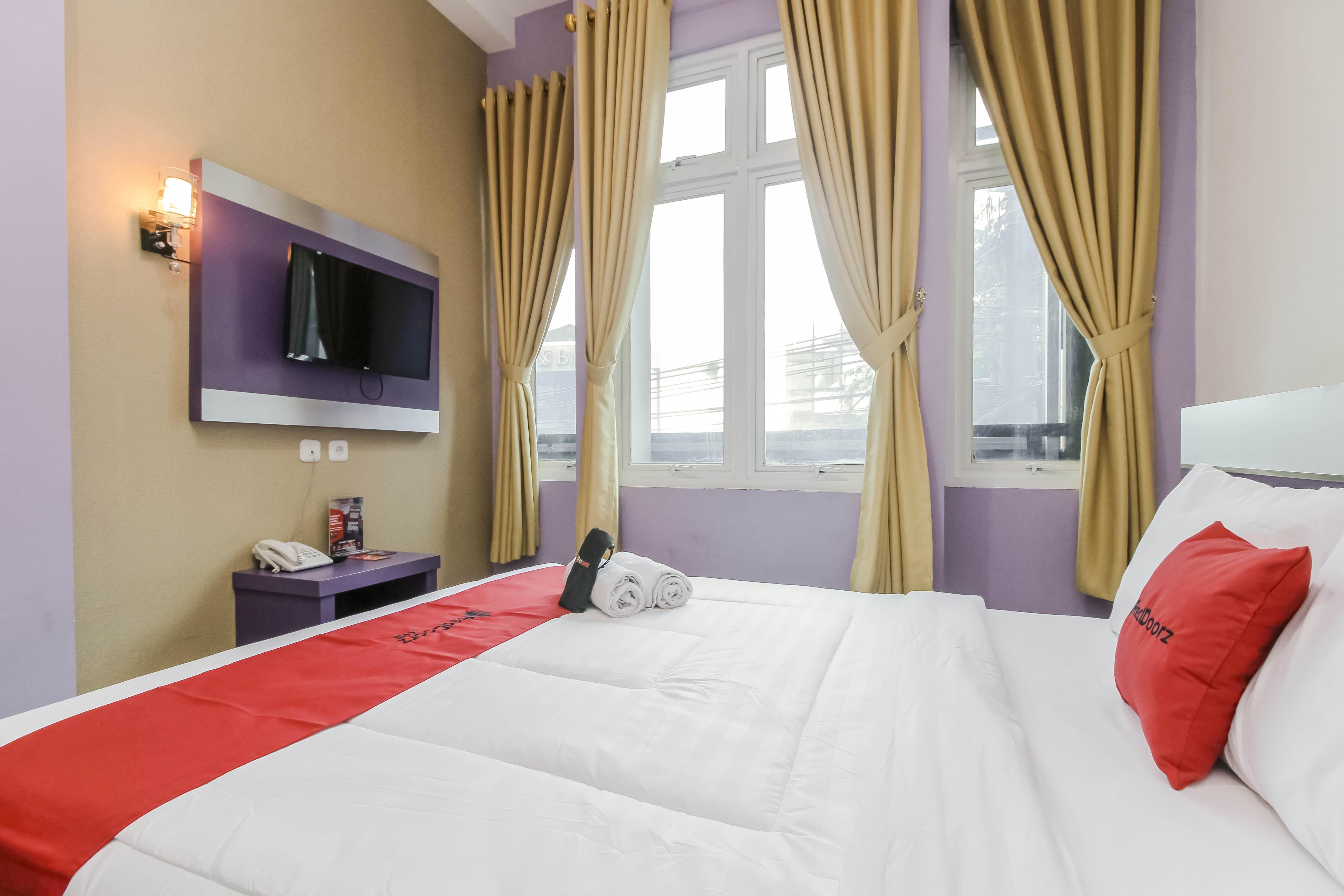 RedDoorz Plus near Stasiun Bekasi Exterior foto