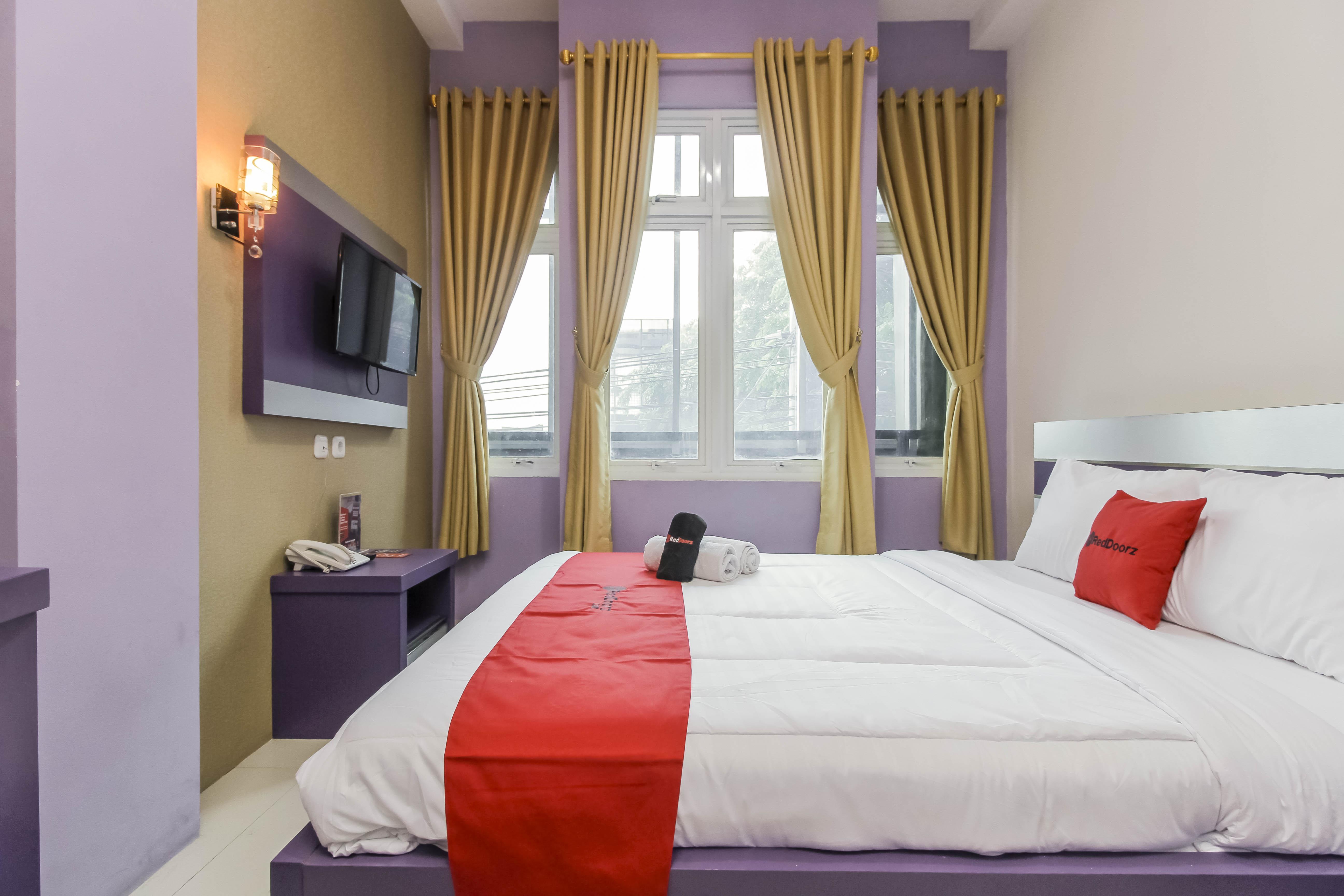 RedDoorz Plus near Stasiun Bekasi Exterior foto