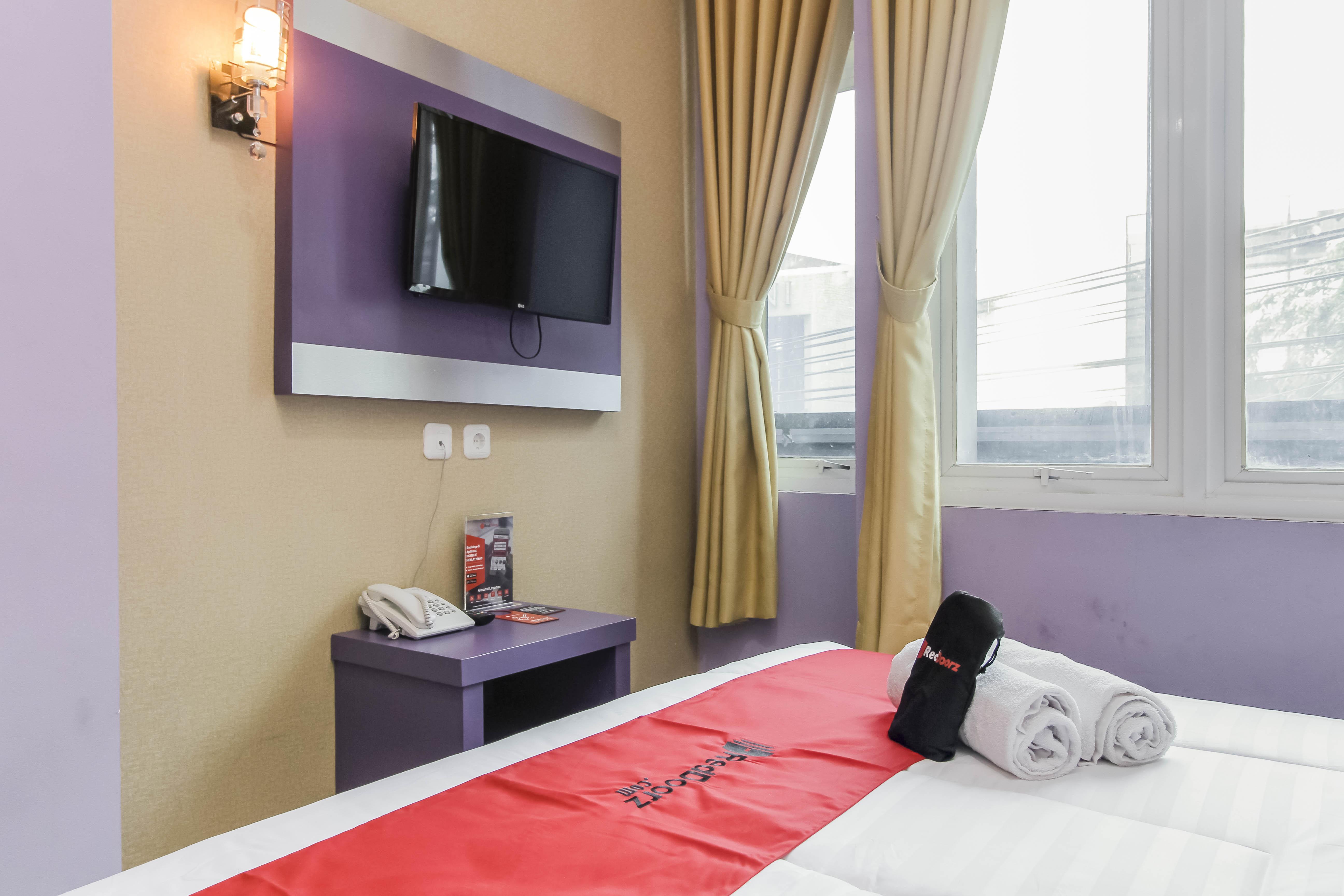 RedDoorz Plus near Stasiun Bekasi Exterior foto
