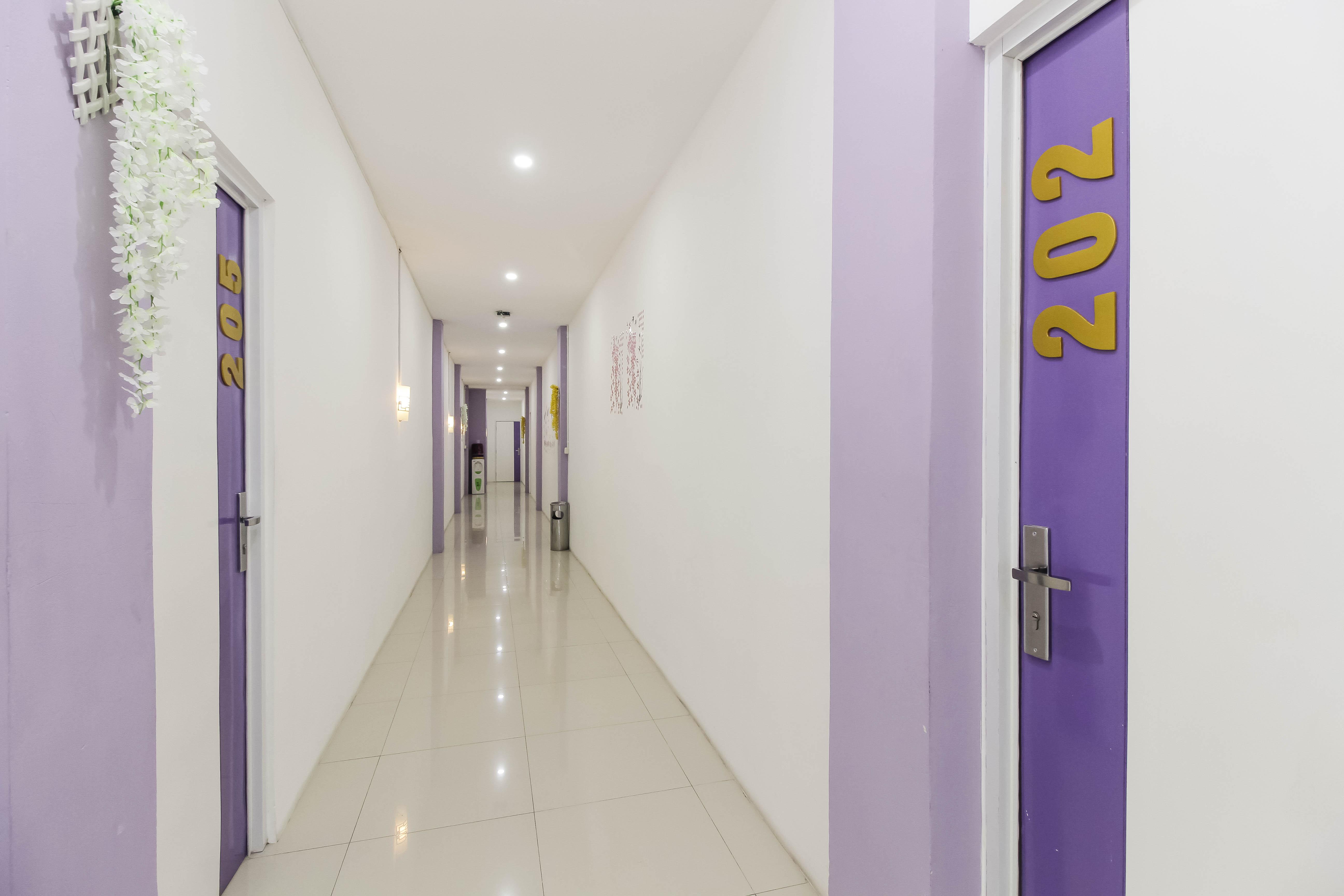 RedDoorz Plus near Stasiun Bekasi Exterior foto
