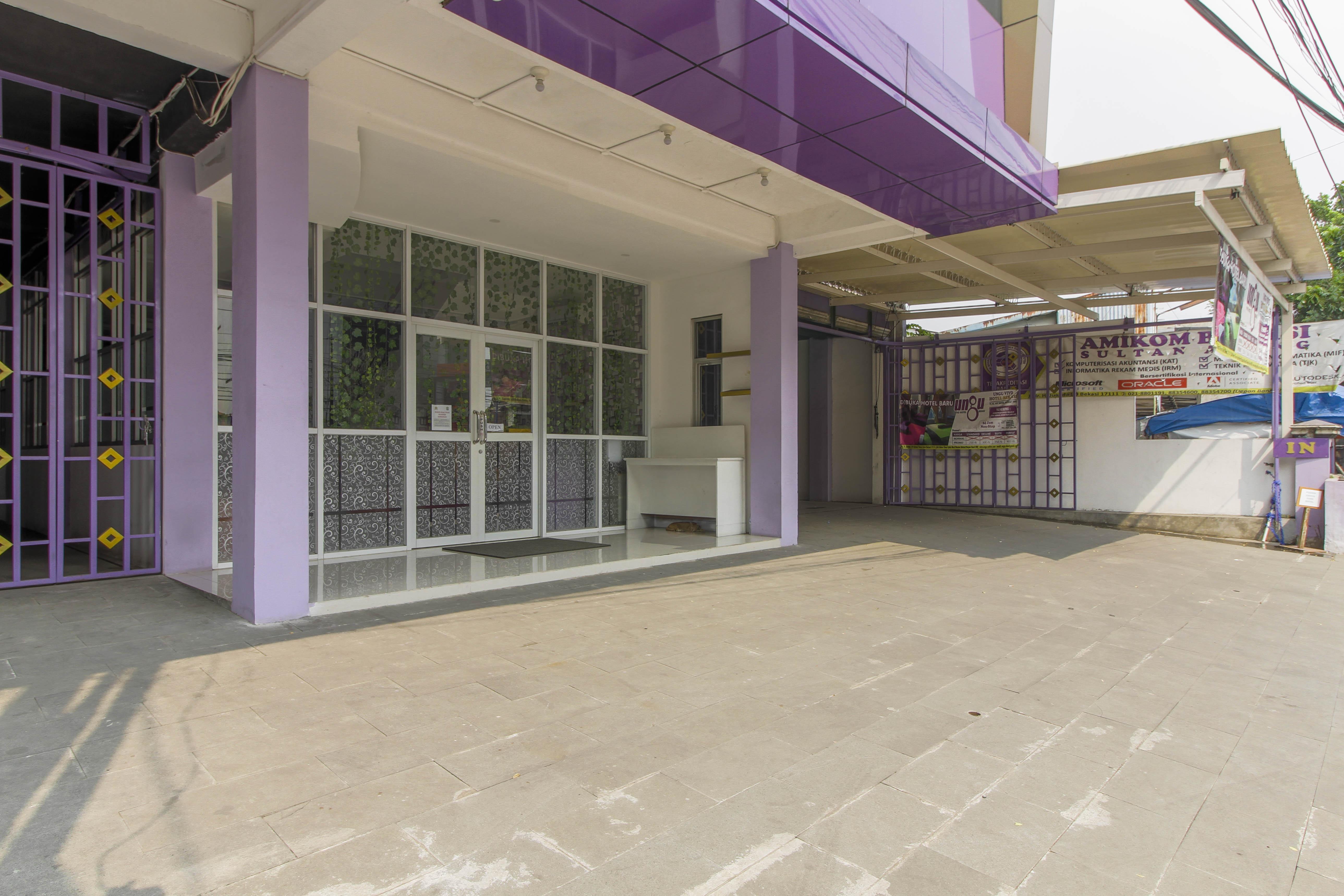 RedDoorz Plus near Stasiun Bekasi Exterior foto