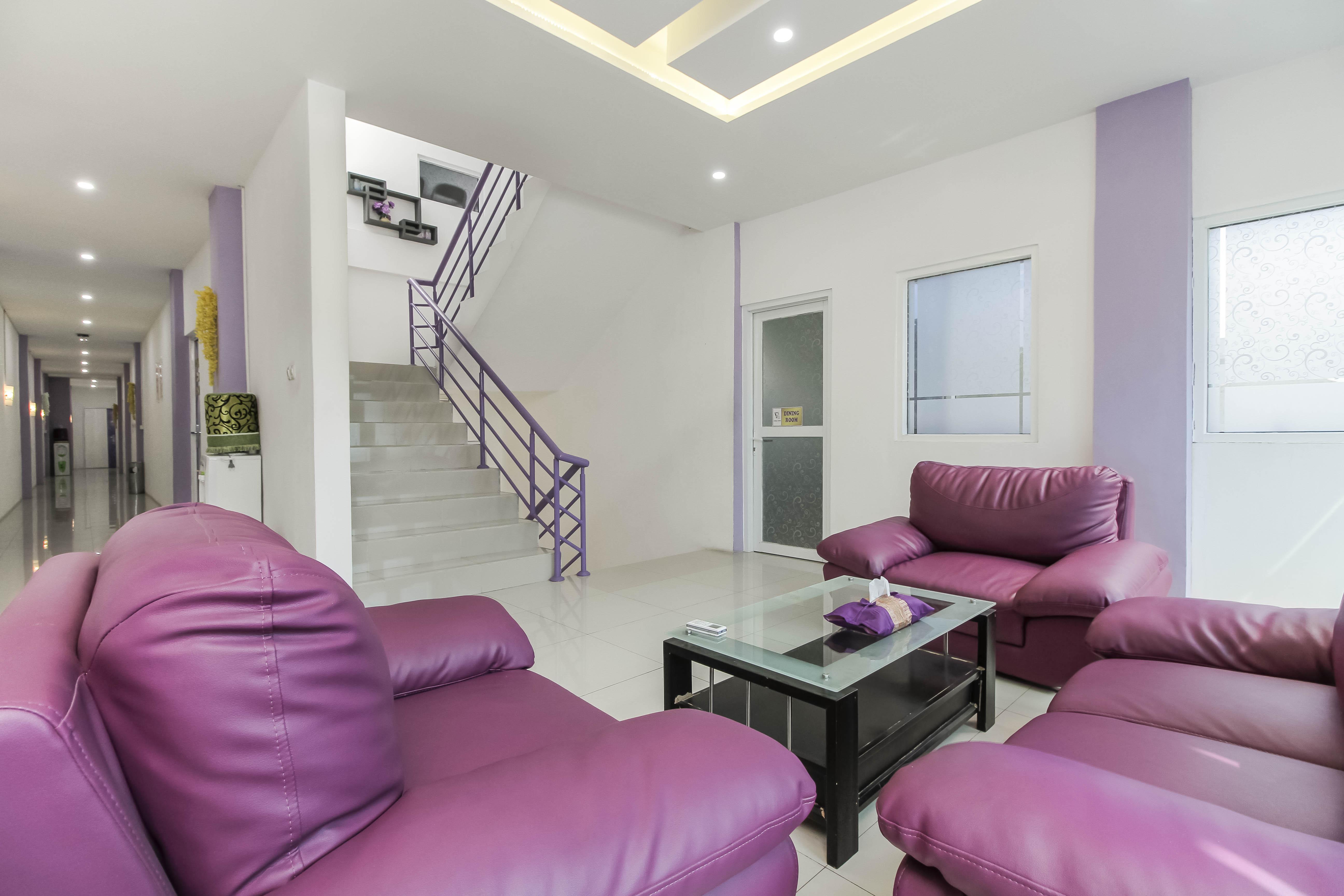 RedDoorz Plus near Stasiun Bekasi Exterior foto