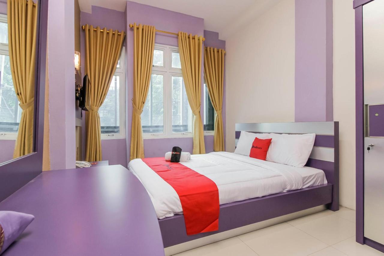 RedDoorz Plus near Stasiun Bekasi Exterior foto