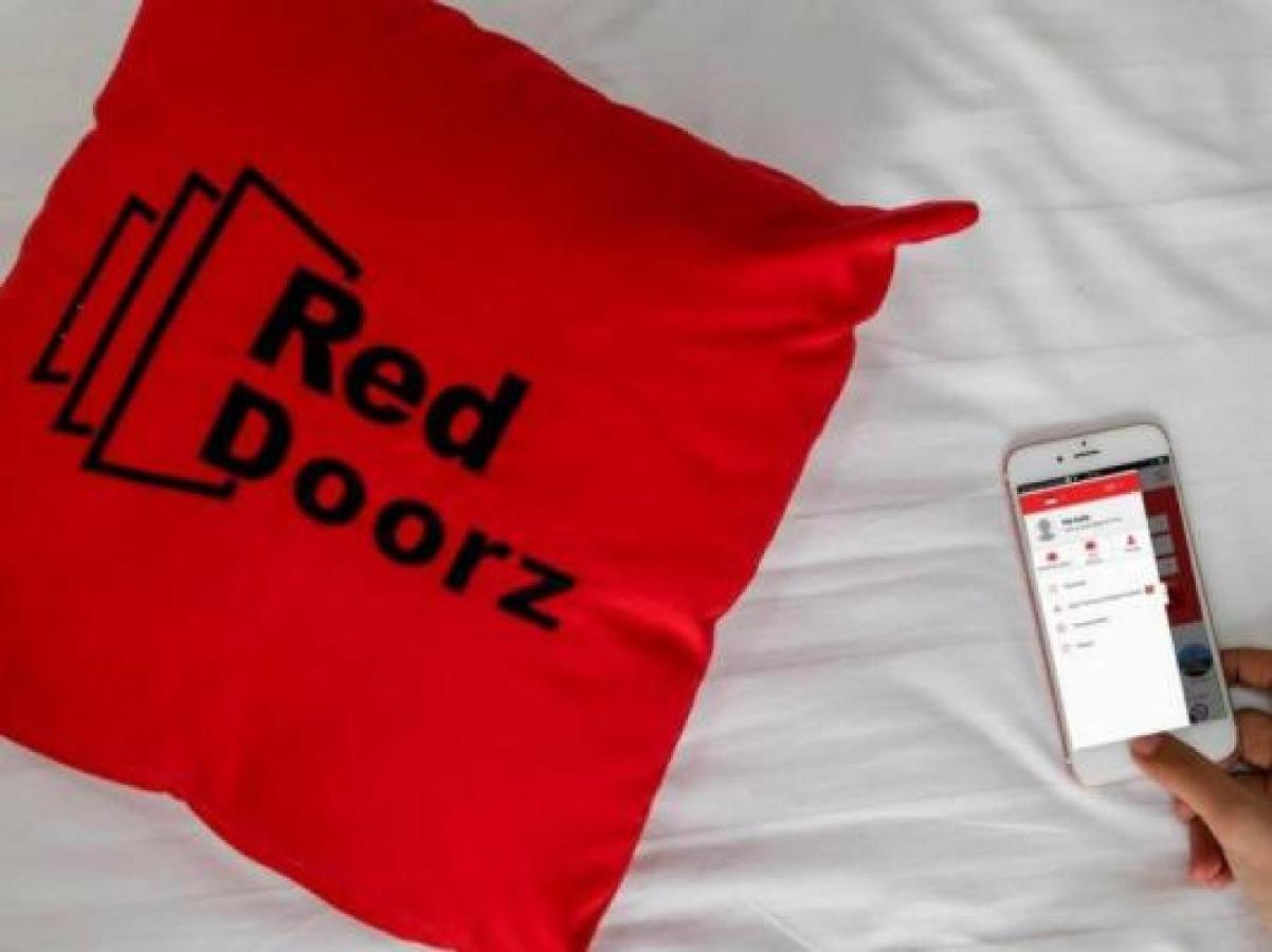RedDoorz Plus near Stasiun Bekasi Exterior foto